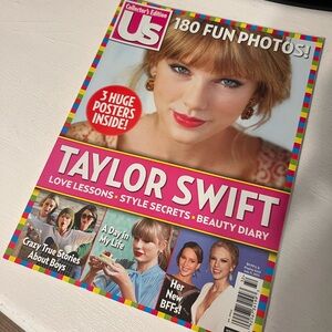 Us Collector’s Edition Taylor Swift magazine with 3 posters 2013